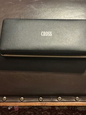 CROSS Black fountain pen with automatic cartridge